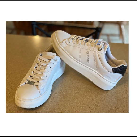 guess women's wedge sneakers